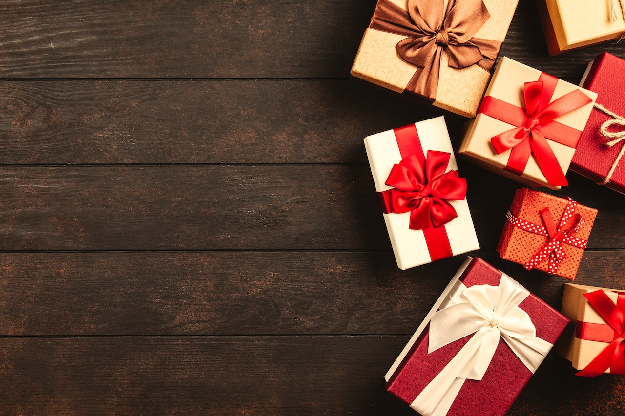 Jak kupować mądrze i oszczędnie świąteczne prezenty